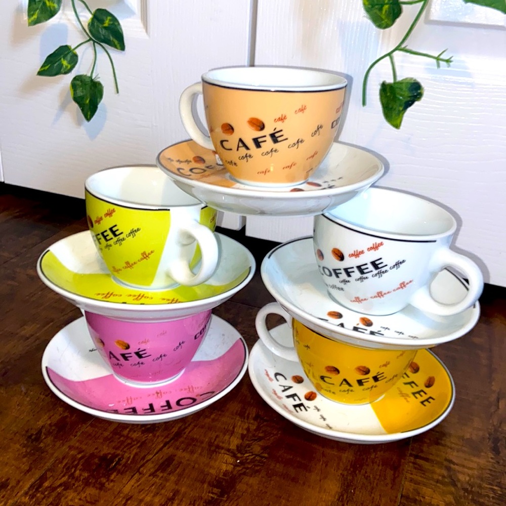 5 mini coffee cups and matching place set